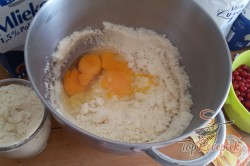 Recept elkészítése Ribizlis kevert sütemény – ahogy nagymamám készíti, lépés 2
