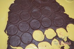Recept elkészítése Ropogós kakaós kekszfalatkák lágy vajas krémmel, lépés 3