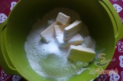 Recept elkészítése Mini tekercsek tejfölös tésztából, lekvárral töltve, lépés 2