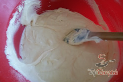Recept elkészítése Kétszínű tejszínes kuglóf tepsiben, lépés 6