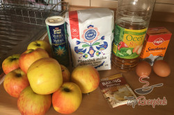 Recept elkészítése Lágy házi rétes tejszínes tésztából, almás töltelékkel, lépés 1