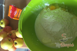 Recept elkészítése Lágy házi rétes tejszínes tésztából, almás töltelékkel, lépés 2