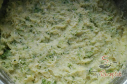Recept elkészítése Burgonyás-brokkolis krokett, lépés 2