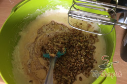 Recept elkészítése Répatorta mascarpone krémmel, lépés 4