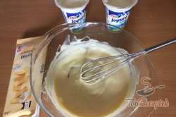 Recept elkészítése Lágy diós szelet tönkölybúzából, joghurtos-csokis öntettel, lépés 8