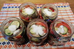 Recept elkészítése Színes saláta befőttesüvegben, lépés 5