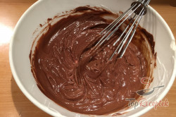 Recept elkészítése Szaftos kakaós szelet csokis-tejfölös öntettel, lépés 8